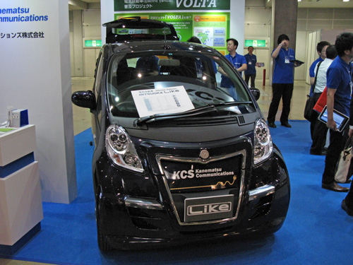 光岡自動車の「雷駆（ライク）」を持ち込み電気自動車の充電インフラ支援システムを訴求しているKCS。ちなみにKCSでは雷駆自体の販売も行っている