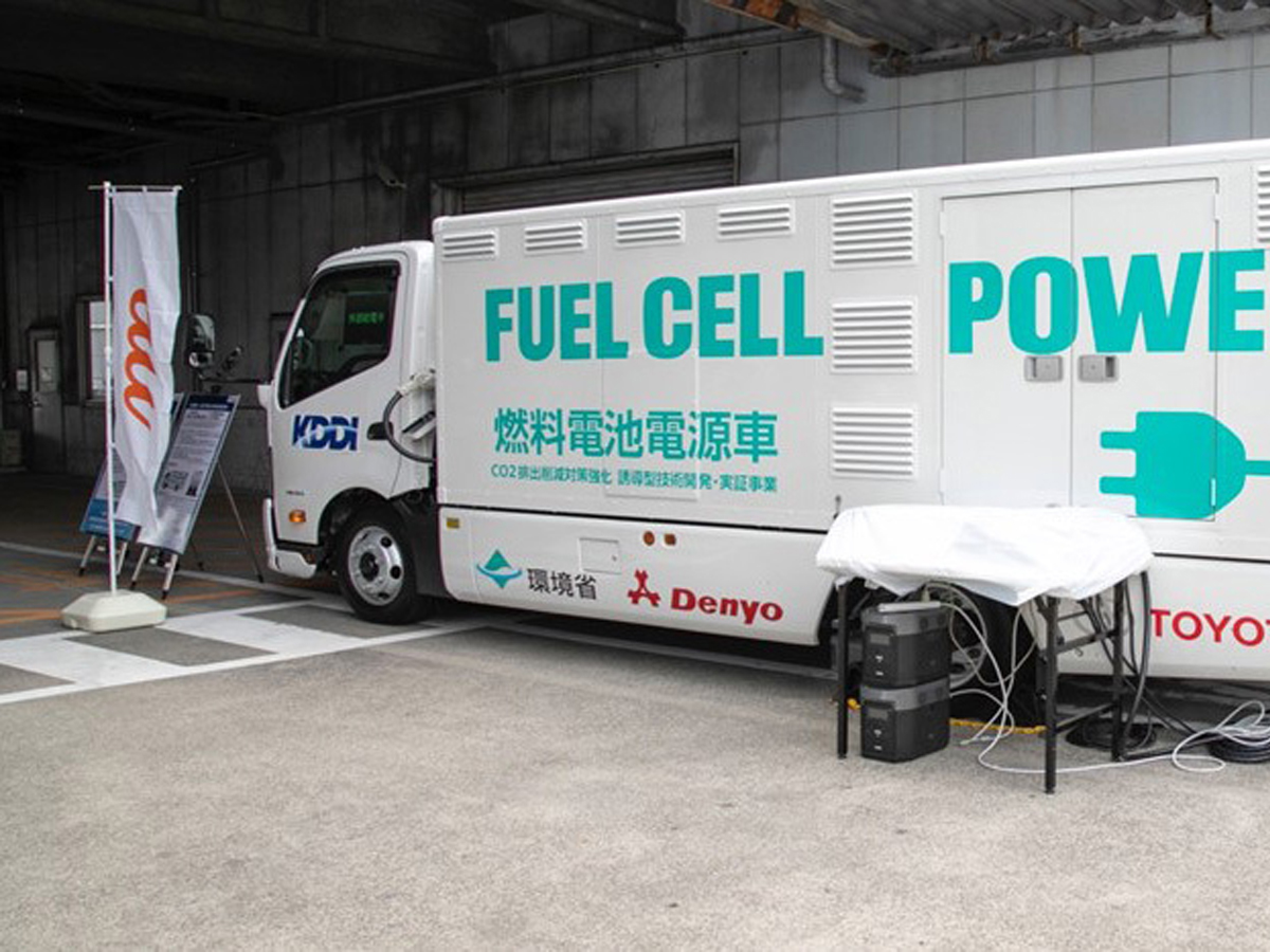 KDDIがCO2排出ゼロで基地局を運用する取り組み、水素電源の車で給電