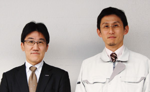 プロジェクトマネジメント部主幹の三宅隆二氏（左）とハード開発部 機構設計課主任技師の東井達也氏