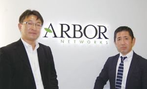 アーバーネットワークス SEマネージャーの佐々木崇氏（左）とセールスダイレクターの金子高之氏