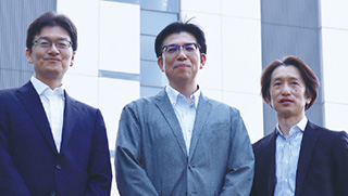 （左から）NECプラットフォームズ ネットワークプロダクツ事業部 マネージャーの久富哲也氏、同 主任の佐藤昌良氏、同 主任の鈴木英嗣氏