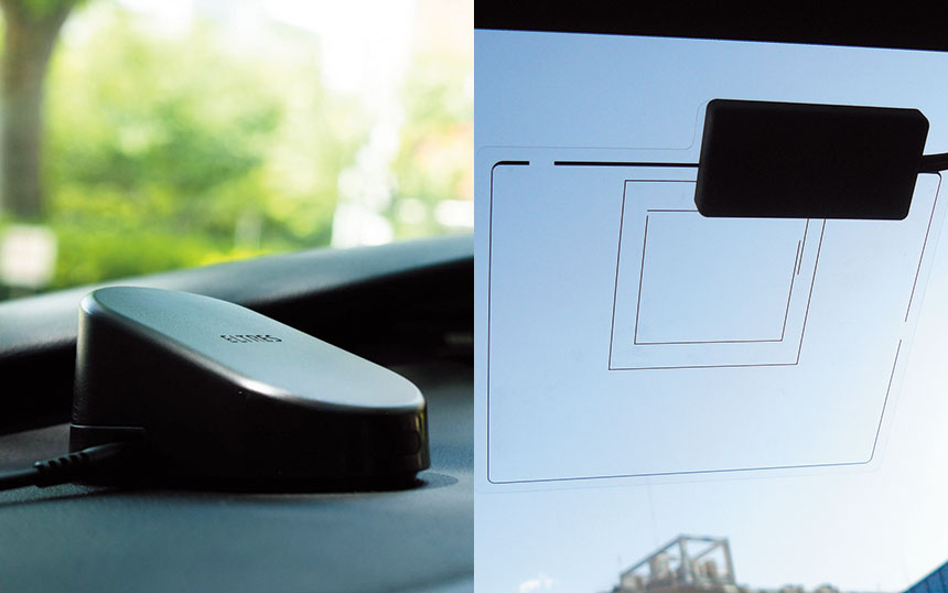 カーテレマティクスにおいては、ダッシュボードに置くタイプ（左）とフロントガラスに貼るタイプ（右）の2通りが提供される（原田工業による意匠登録済）