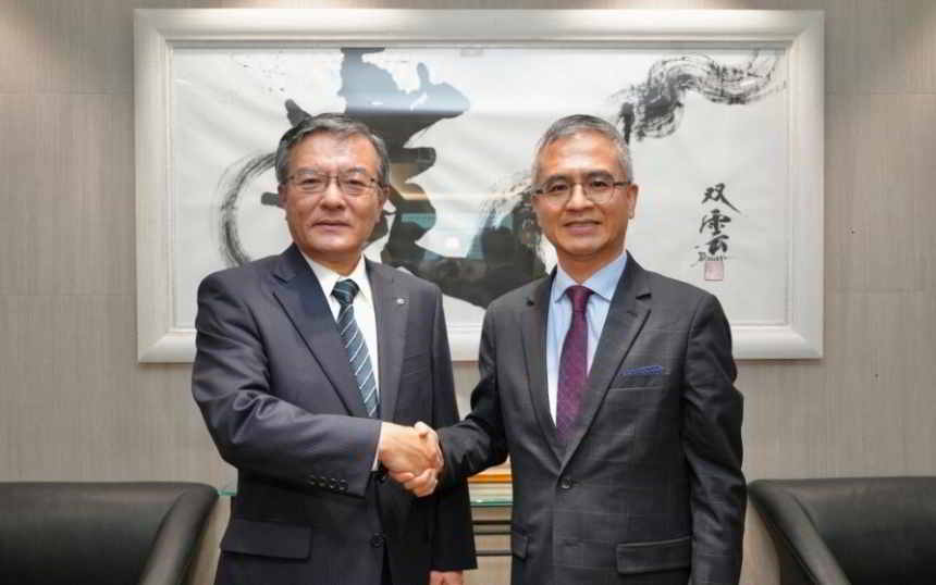 NTT島田社長（左）と中華電信のKuo CEO （右）