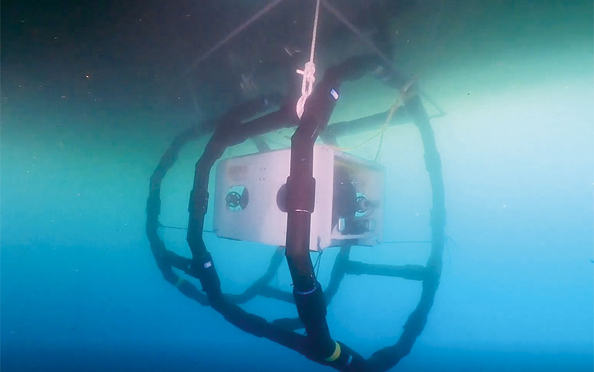 AUV（自律型無人潜水機）が撮影した映像やセンシングした海底データの送信に、Nessum AIRの活用を検討している