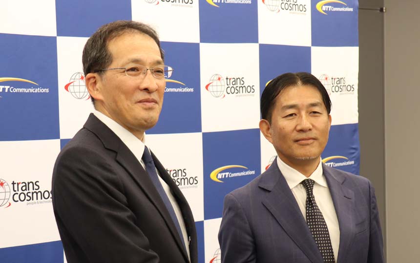 （左から）NTT Com 代表取締役社長 小島克重氏、トランスコスモス 代表取締役共同社長 牟田正明氏