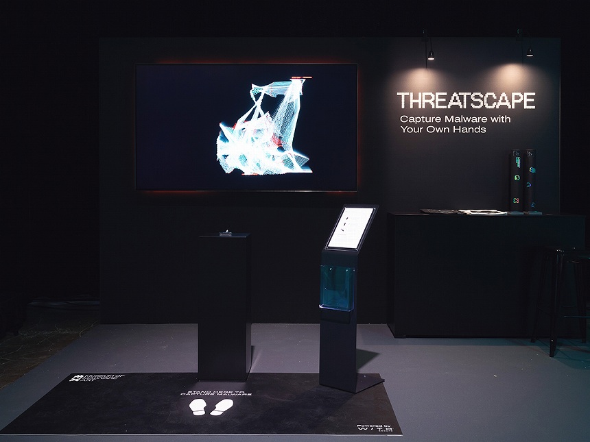 MuMAでの最初の展示物となる「Threatscape」