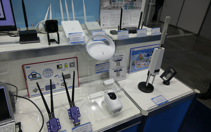 アクセスポイント、カメラなどのWi-Fi HaLow対応機器。左下の青いデバイスはRS-485に対応したWi-Fi HaLowブリッジ