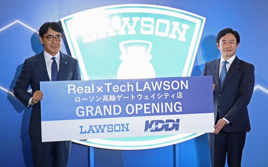 （左から）ローソン 代表取締役 社長 竹増貞信氏、KDDI 代表取締役社長 CEO 松田浩路氏