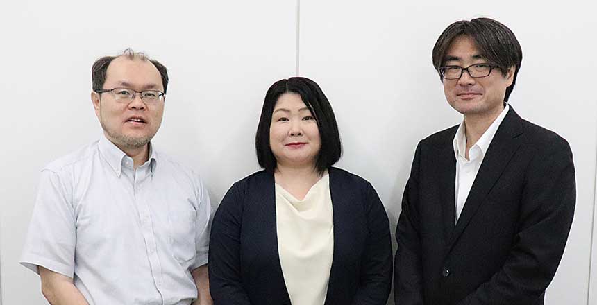 （左から）NECプラットフォームズ ユニファイドコミュニケーション事業部門 国内事業統括部 エンタープライズ営業推進グループ プロフェッショナル 松川健治氏、同部 UCパートナー営業推進グループ プロフェッショナル 古閑里美氏、同部 エンタープライズ営業推進グループ プロフェッショナル 木俣忍氏