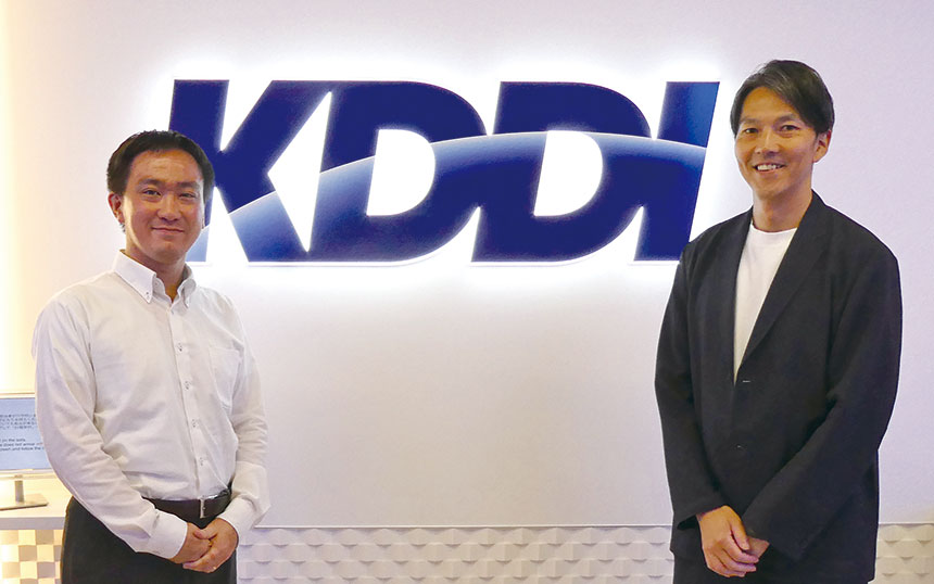（左から）KDDI ソリューション推進本部 ネットワークサービス推進部 サテライト企画グループ グループリーダー 神田外志夫氏、同本部 モバイルサービス企画部 企画2グループ グループリーダー 日比野健太郎氏