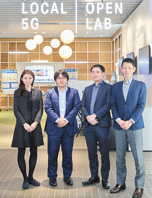 （右から）NTT東日本 ビジネス開発本部 無線&IoTビジネス部 5G/IoT企画担当 担当課長 加藤健裕氏、和田佳氏、西原英臣氏、ワイヤレス&センシングビジネス部 テクニカル&ビジネスインキュベーション部門 先進ワイヤレス開拓担当 担当課長 森永百合香氏