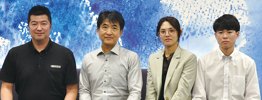 (左から)コヒレント・ジャパン セールスマネージャーの米田和洋氏、マクニカ クラビスカンパニー 第1技術統括部 主幹の阿部野一郎氏、同 ビジネスソリューション第2 統括部 営業第2 部 第2 課長の角谷沙歩子氏、同 第1技術統括部 技術第5 部 第2 課の三田村友也氏