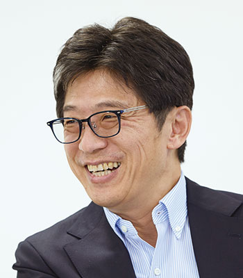 玉川大学 量子情報科学研究所 所長の二見史生教授。東京大学大学院 工学系研究科 博士課程を修了後、富士通研究所で光伝送の研究開発に従事。2010年より玉川大学