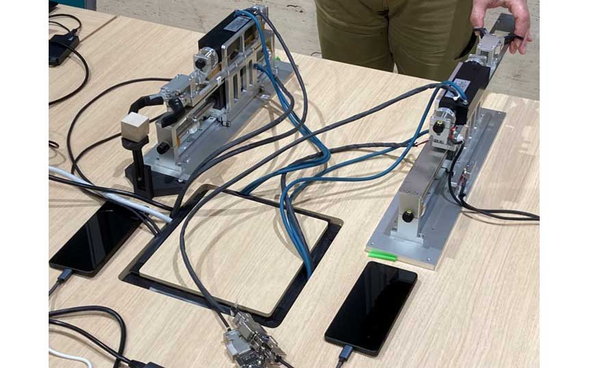 商用5Gで「手応え」伝えるロボットを安定的に遠隔操作 ドコモと慶大が世界初実証