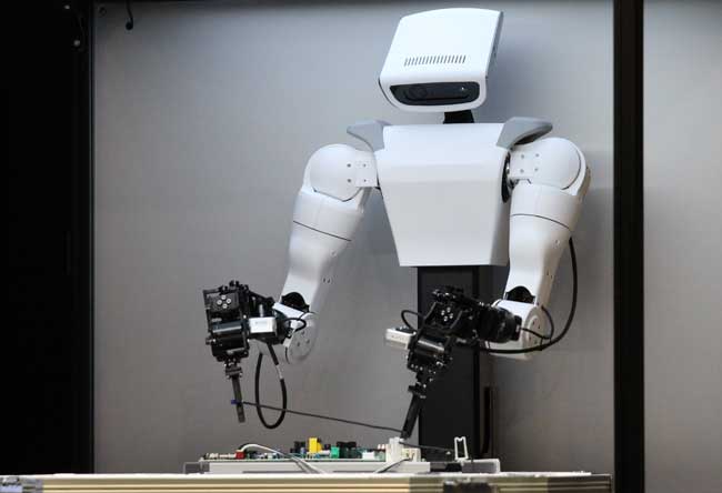 AIでは柔らかいものを扱うのが難しいとされているが、その1つであるケーブルを敷設するロボット