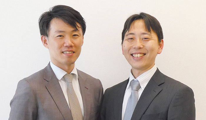 （左から）アンリツ 通信計測カンパニー モバイルソリューション事業部 ソリューションマーケティング部 課長 倉光康太氏、主任 澤田啓介氏