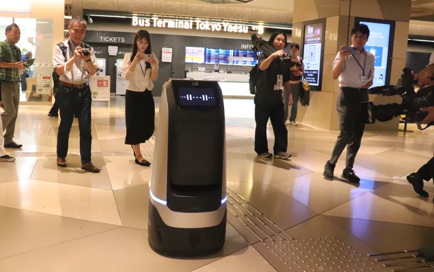 デジタルツイン+AIで自律走行、東京ミッドタウン八重洲でロボット配送が始動