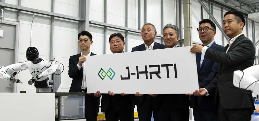 (左から)INSOL-HIGH 代表取締役 磯部宗克氏、ツムラ 執行役員 生産本部長 熊谷昇一氏、山善 トータル・ファクトリー・ソリューション支社 参与/J-HRTI 運営委員長 中山勝人氏、山善 専任役員 トータル・ファクトリー・ソリューション支社長 丸山洋彦氏、ディーエムエス 代表取締役社長 山本克彦氏、芙蓉総合リース DX・マーケティング戦略部 次長 堀内洋介氏