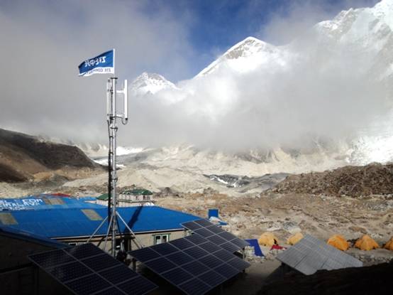 エベレストに設置された3G基地局