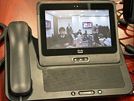 メディアステーションを装着した状態でビデオ通話中のCius