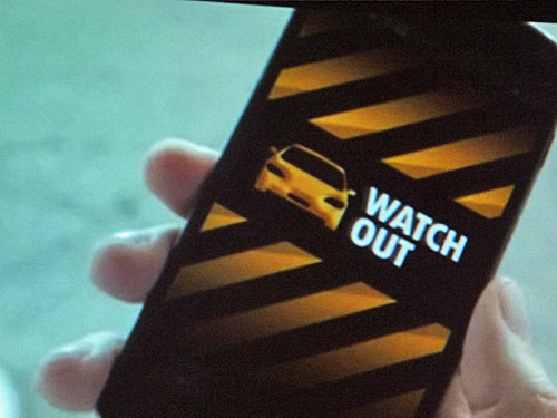 事故防止システムでスマートフォンに表示される警告のイメージ