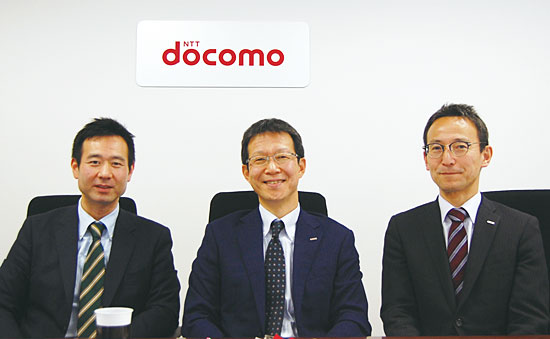 （左から）法人ビジネス本部の吉田直政氏と三ケ尻哲也氏、R&Dイノベーション本部の田居夏生氏