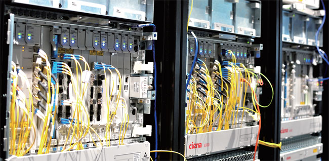キャリア網で多く採用されているシエナの光パケット伝送システム「6500シリーズ」
