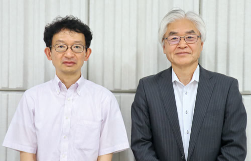 エリクソン・ジャパン CTOの藤岡雅宣氏（右）と、技術本部 標準化・レギュレーション担当部長の本多美雄氏