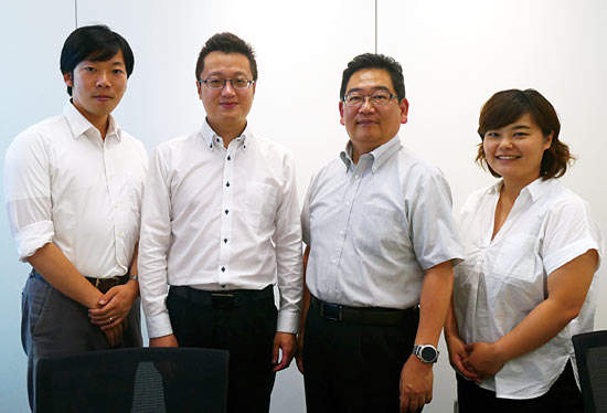 （左から）DataMeshの鹿島田健将氏、王暁麒氏、MXモバイリングの大野雄吾氏、岩瀬沙羅氏