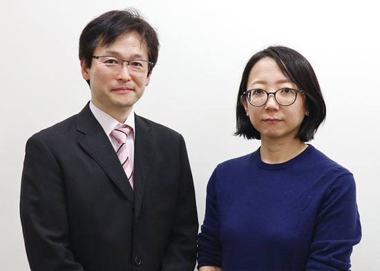 NTTネットワークサービスシステム研究所 ネットワーク伝送基盤プロジェクト IPフロー制御装置DP 主任研究員の名小路雅也氏（左）と研究主任の福田亜紀氏