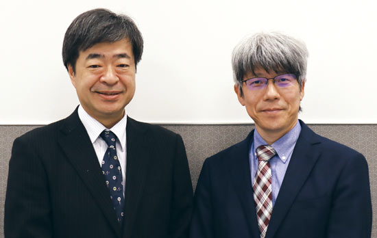NTTコミュニケーションズ 技術開発部 技術戦略部門 部門長の貞田洋明氏（左）と、技術開発部 担当課長の太田和彦氏