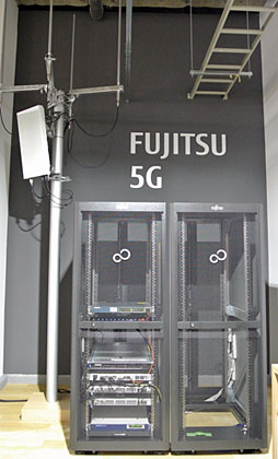 富士通新川崎テクノロジースクエア内に設置されているローカル5Gシステム