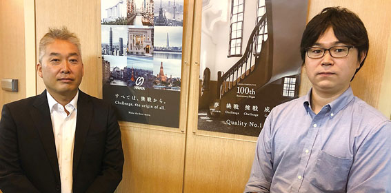 原田産業 AIFチーム セールスマネージャーの乾充一氏（左）と、同プロダクトマネージャーの小山肇氏