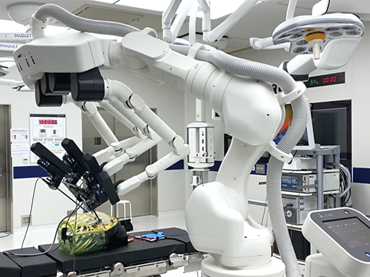 名医の技をロボットへ　5Gで治療・手術をデジタル化